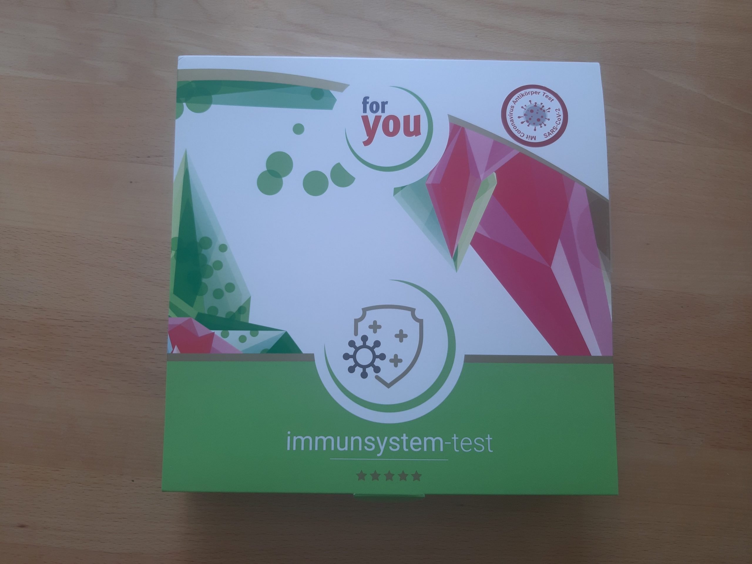 Auf diesem Foto sieht man die Verpackung des For You eHealth Immunsystem-Test.