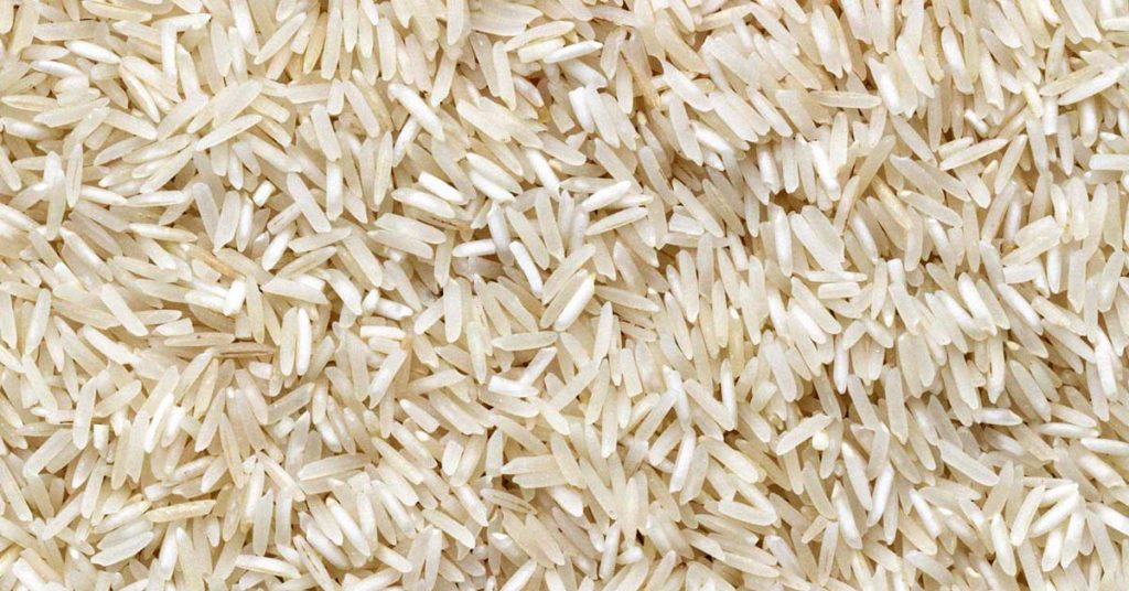 Nahaufnahme von rohem Reis. Dieser kann eine Reisallergie auslösen.